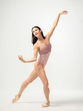 Lade das Bild in den Galerie-Viewer, Chloe rose