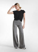 Lade das Bild in den Galerie-Viewer, Yoga Shirt aus Viskose - Deha