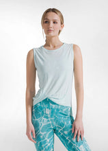 Lade das Bild in den Galerie-Viewer, Leichtes Yoga Shirt aus Viskose - Deha