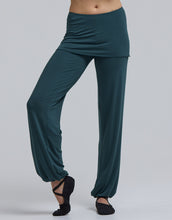 Lade das Bild in den Galerie-Viewer, Hose mit Röckchen aus Bambusviskose