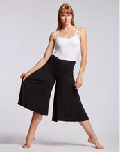 Lade das Bild in den Galerie-Viewer, Weite Hose aus Bambusviskoe
