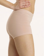 Lade das Bild in den Galerie-Viewer, Eine Basic Tanzshort aus Viskose, Naturfaser, von TempsDanse