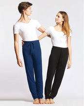 Lade das Bild in den Galerie-Viewer, Unisex Hose aus Viskose mit schmalem Beinabschluss