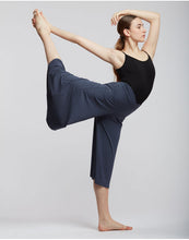 Lade das Bild in den Galerie-Viewer, Weite Hose aus Bambusviskoe