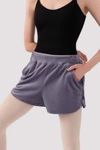 Lade das Bild in den Galerie-Viewer, Warm- Up Short Fleece
